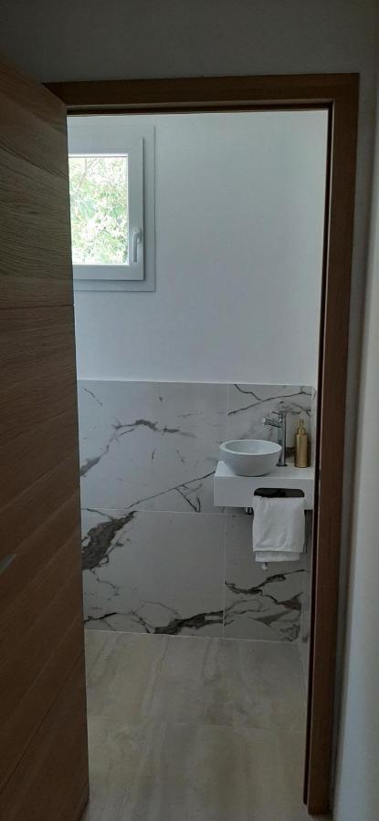 Magnifique Appartement 2 Chambres Avec 50 M2 De Jardin Privatif Ла-Кро Екстер'єр фото