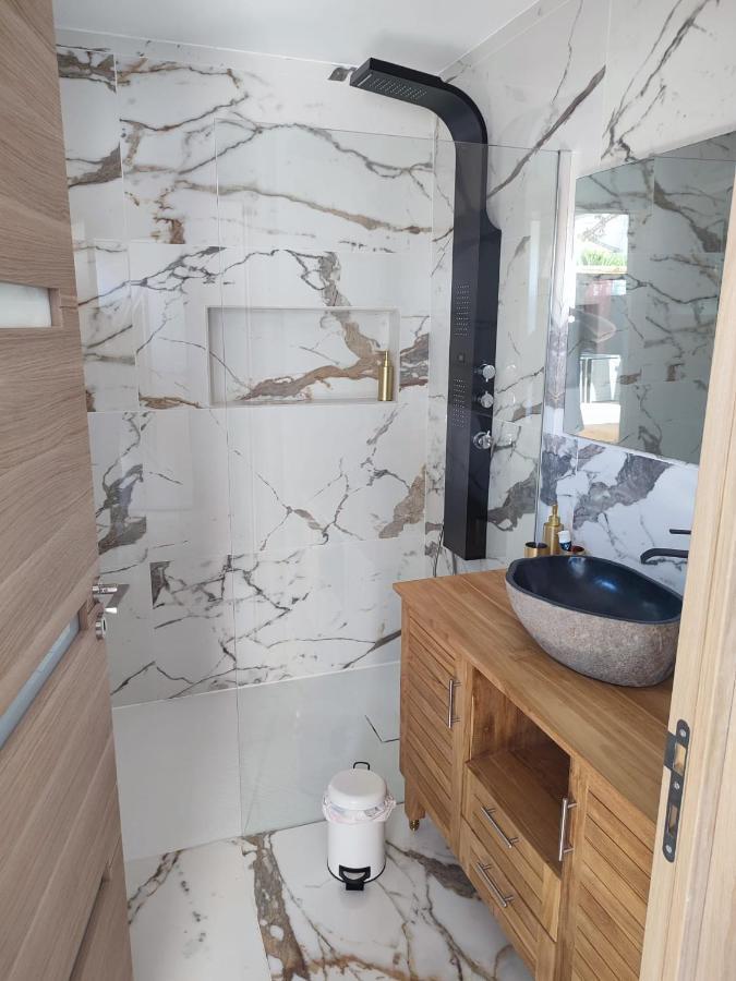Magnifique Appartement 2 Chambres Avec 50 M2 De Jardin Privatif Ла-Кро Екстер'єр фото